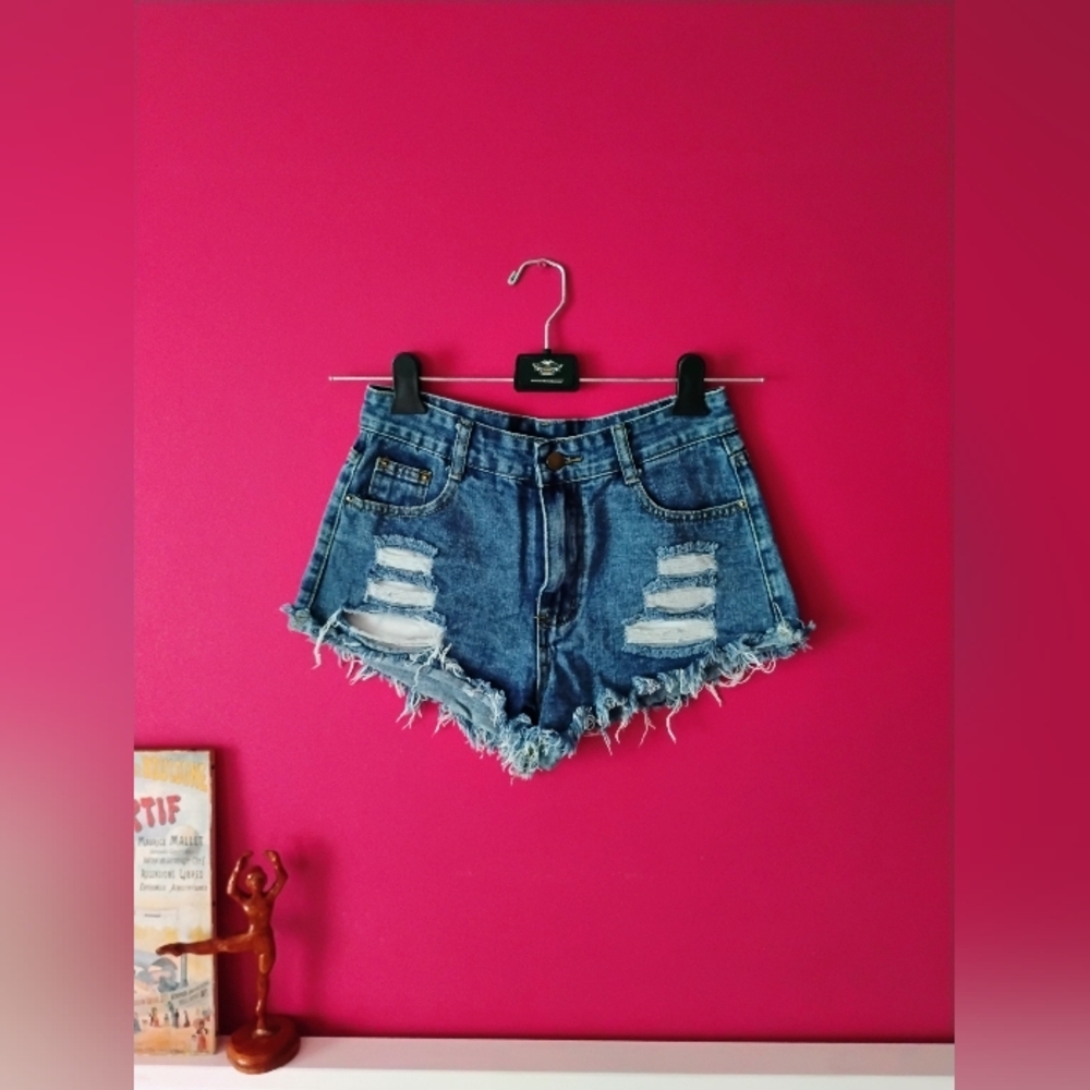 Blue Frayed Denim Shorts With Pockets All Around • Size Small